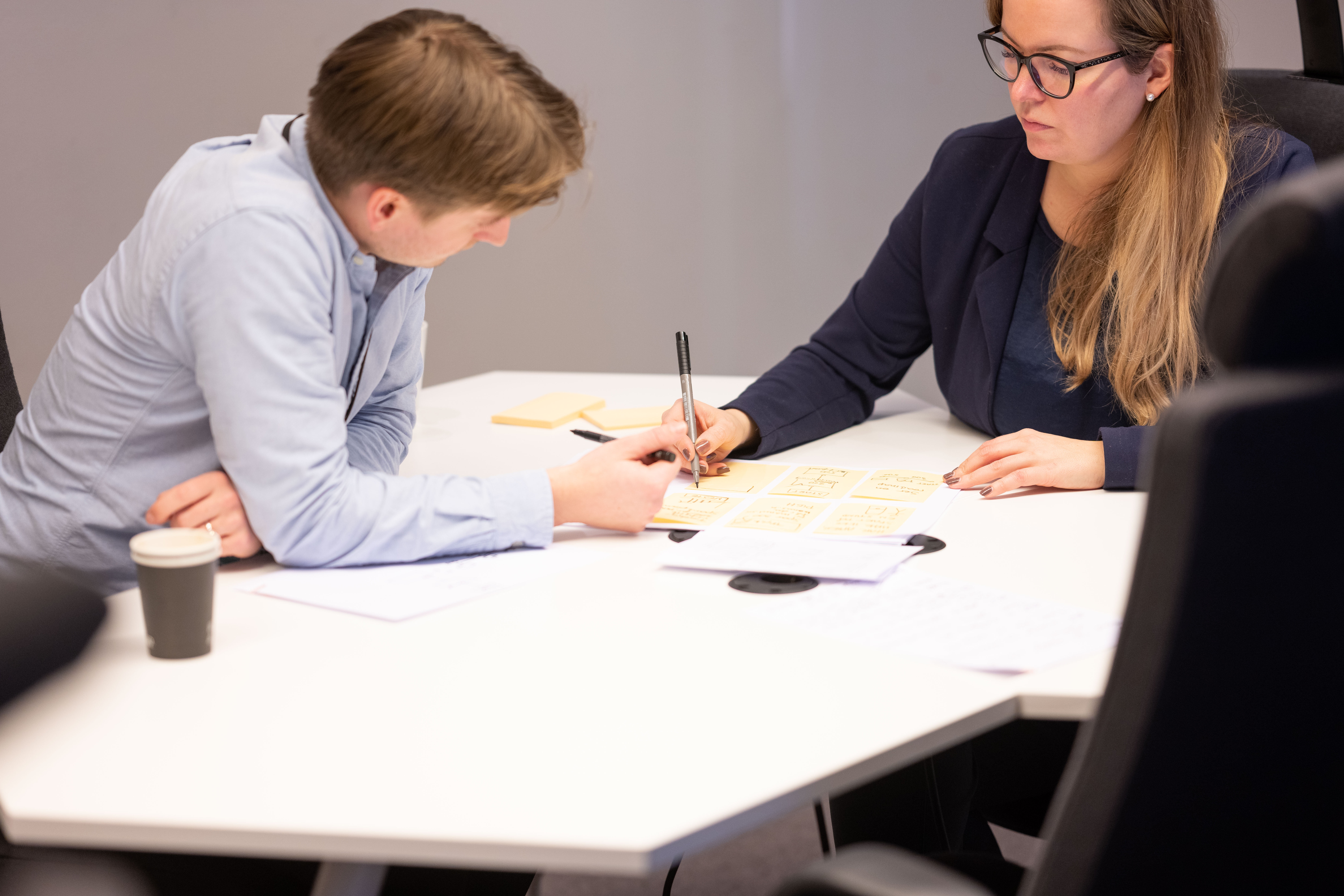 Samhandling rundt bord